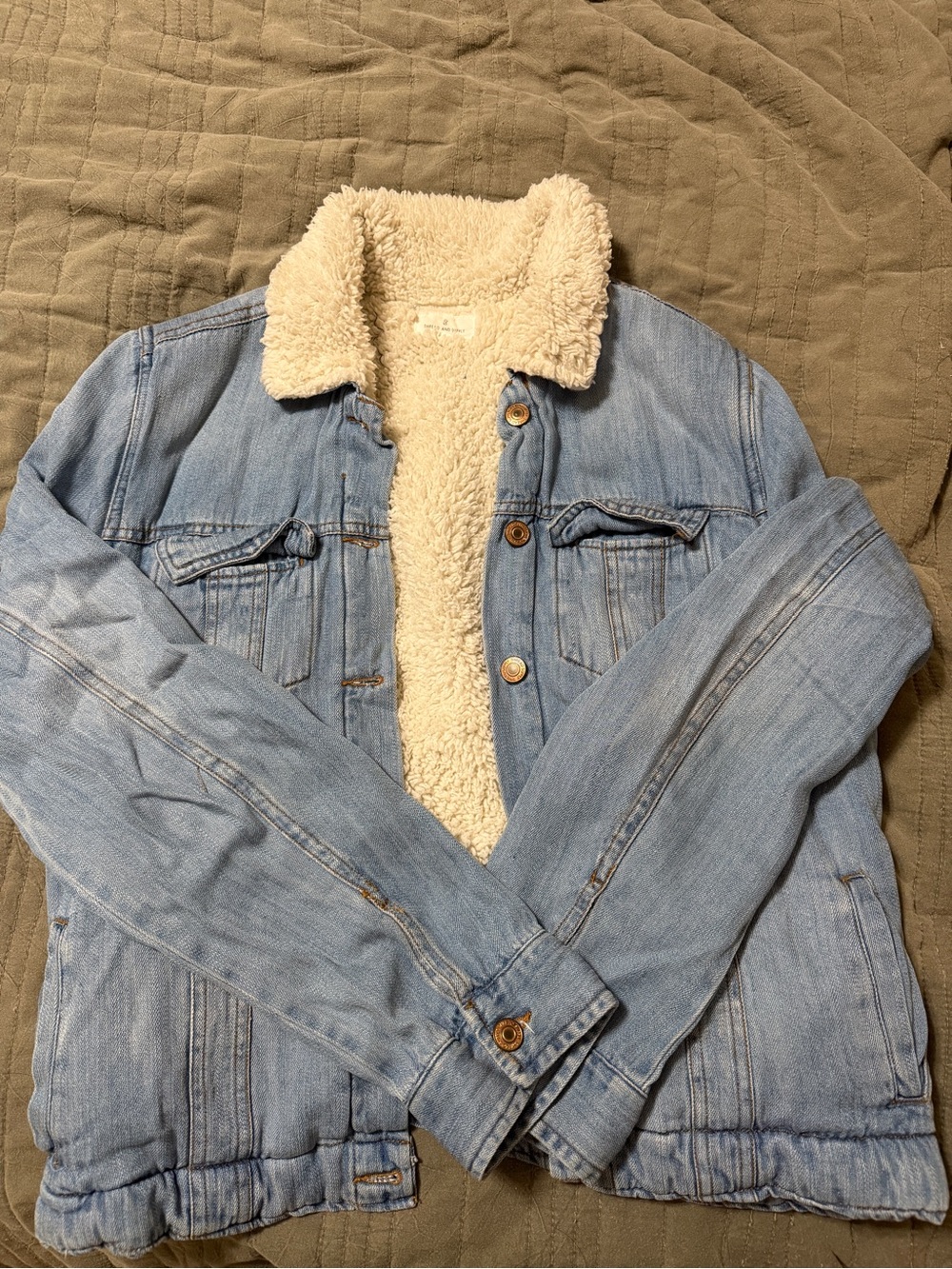 Thread & Supply Light Wash Women’s Denim Jacket with Sherpa Collar - Picture 6 of 6